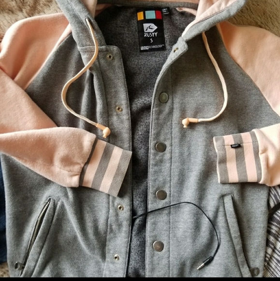 Rusty button down hoodie earbuds in hood - Picture 2 of 6